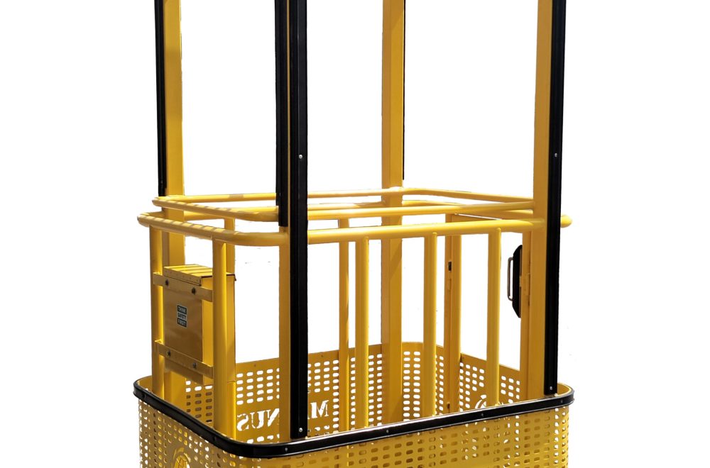 CONSTRUCTION MANBASKET WITH FIXED ROOF